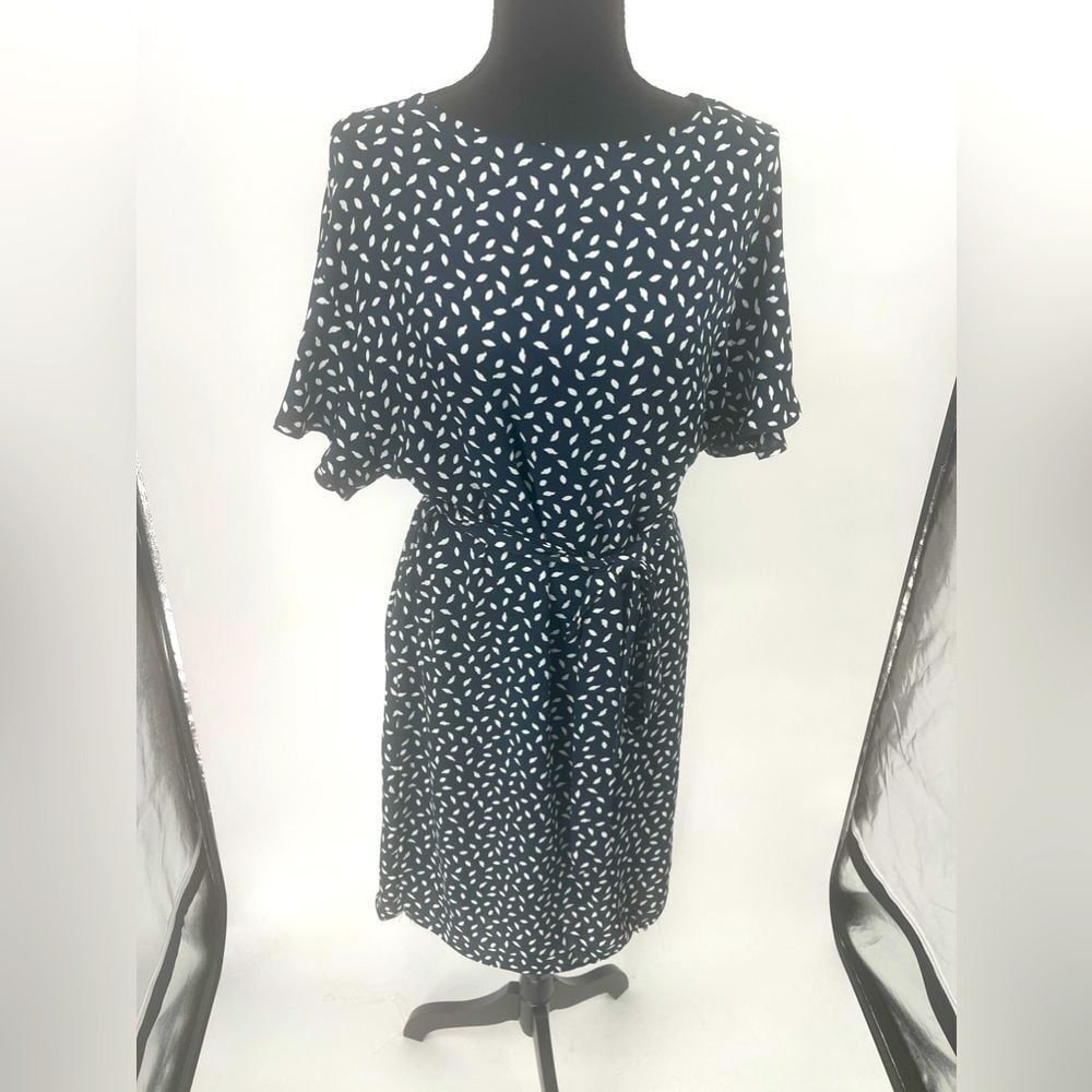 H&M navy blue dress size‎ 12 39 1/2 in length and 22 pit to pit